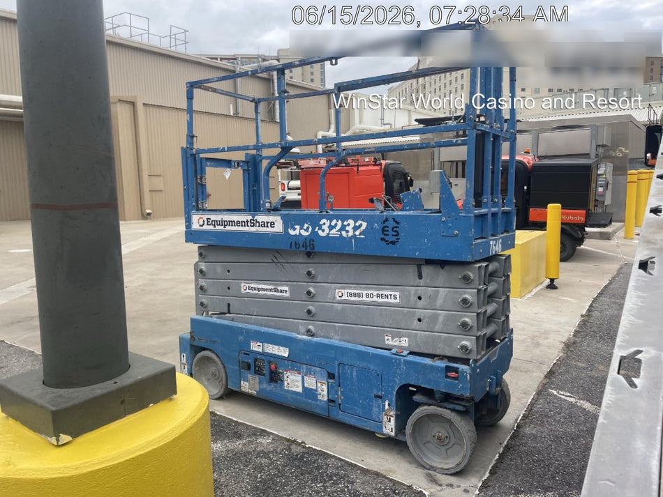 2017 Genie GS-3232 Genie GS3232 Lift w/Folding Rails and Swing Gate