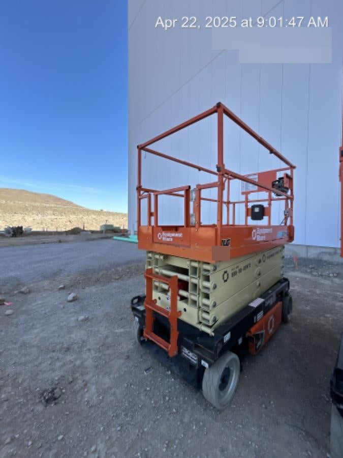 2022 JLG ES3246