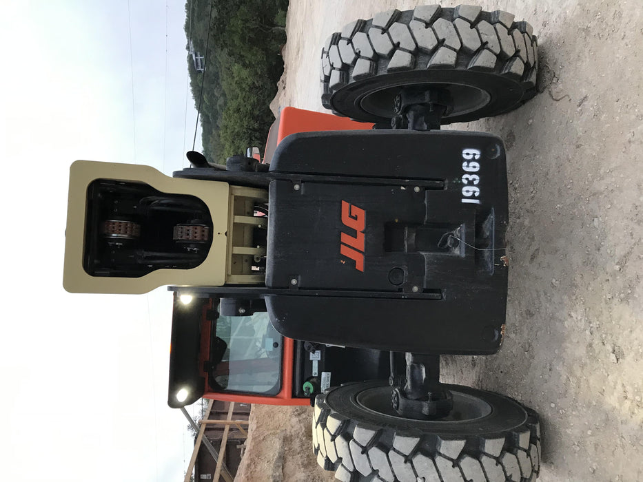 2019 JLG 1255 JLG 1255 T4F w/Full Cab, HVAC, Solid Tires, Work Lights/Beacon, 60" Carriage/Forks