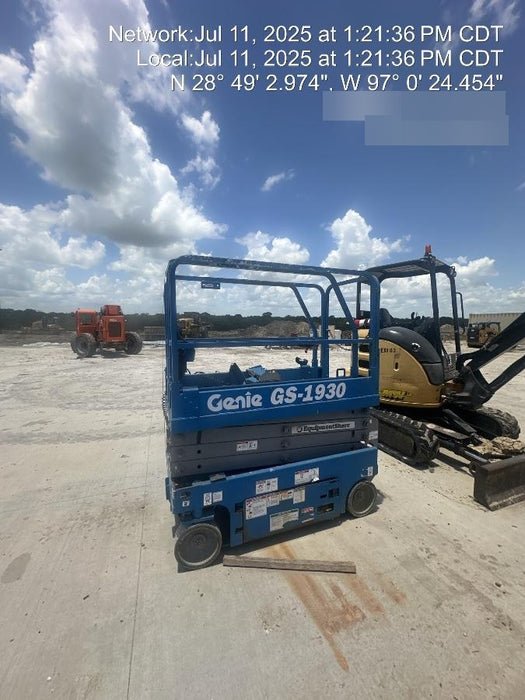 2017 Genie GS-1930 Genie GS-1930 Lift w/Fixed Rail and Chain Entry