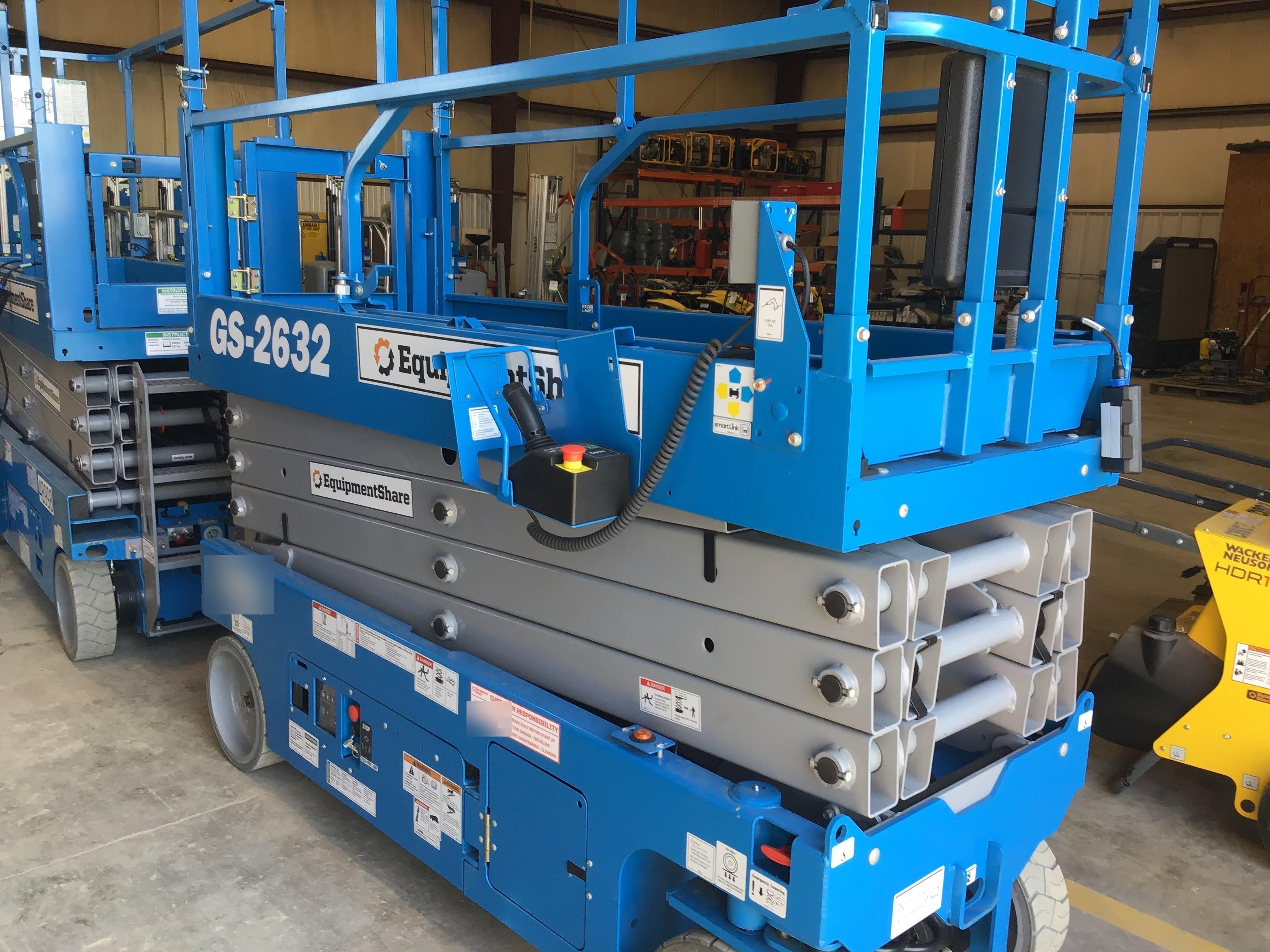2019 Genie GS-2632 Folding rails with half height swing gate