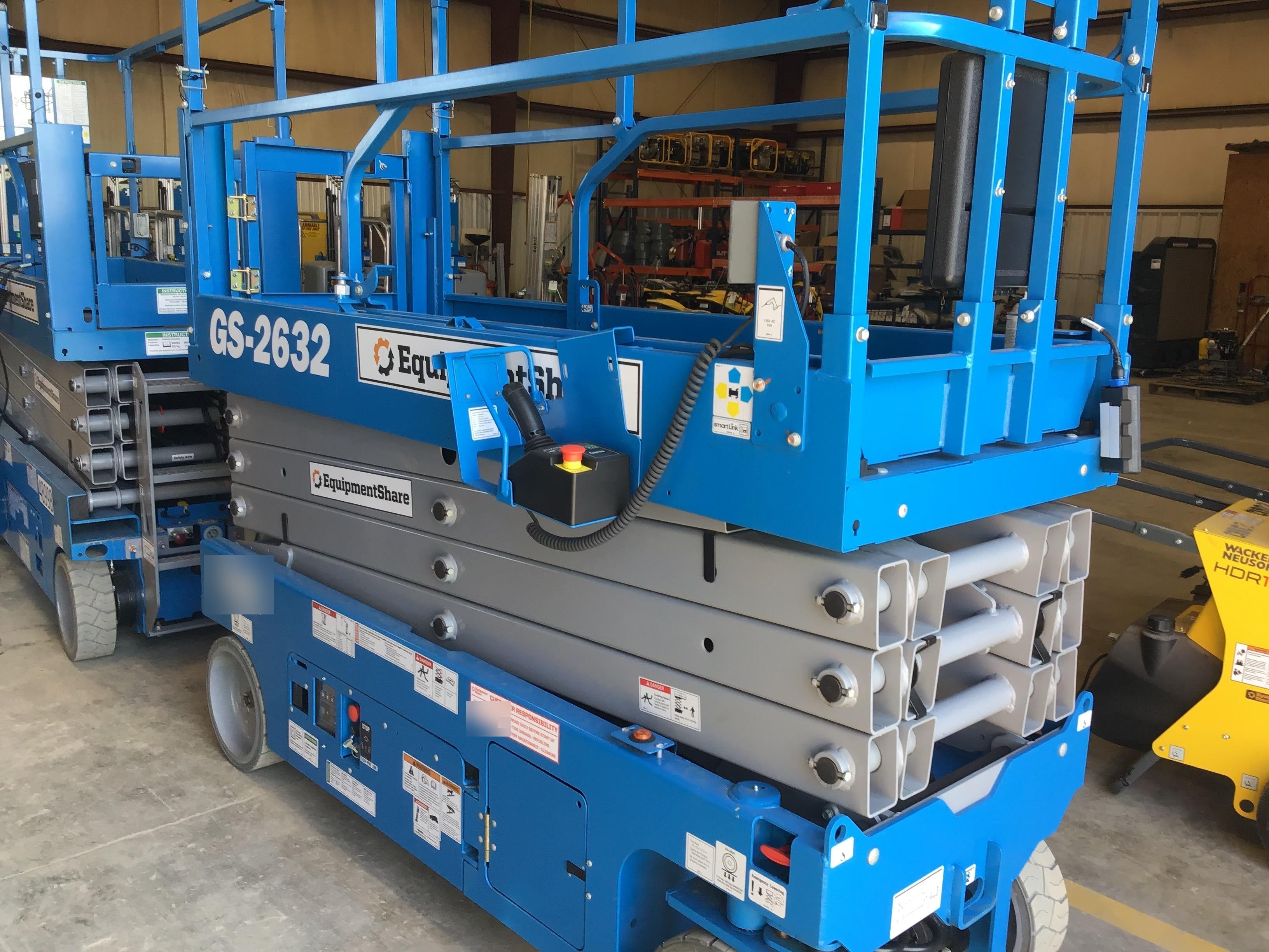 2019 Genie GS-2632 Folding rails with half height swing gate