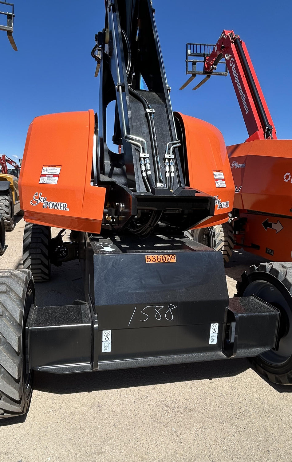 2025 JLG 660SJ