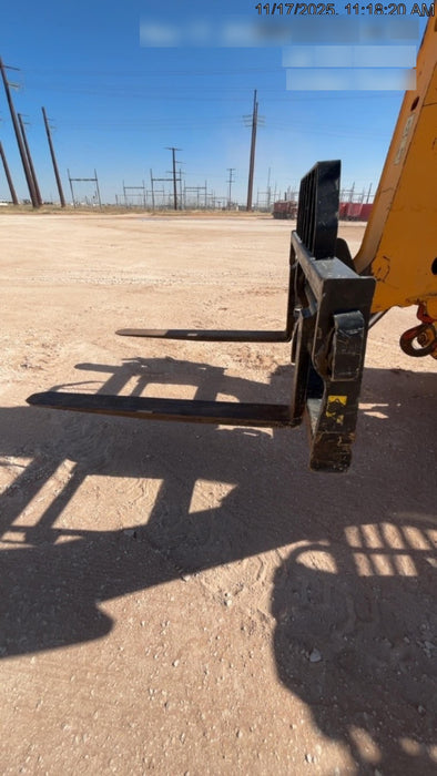 2020 JCB 512-56 Canopy, 74 HP, Solid Tires, STD Worklight, Beacon, Aux Hydraulics, Lifting Eye, Backup Alarm w/72" Carriage, 60" Forks