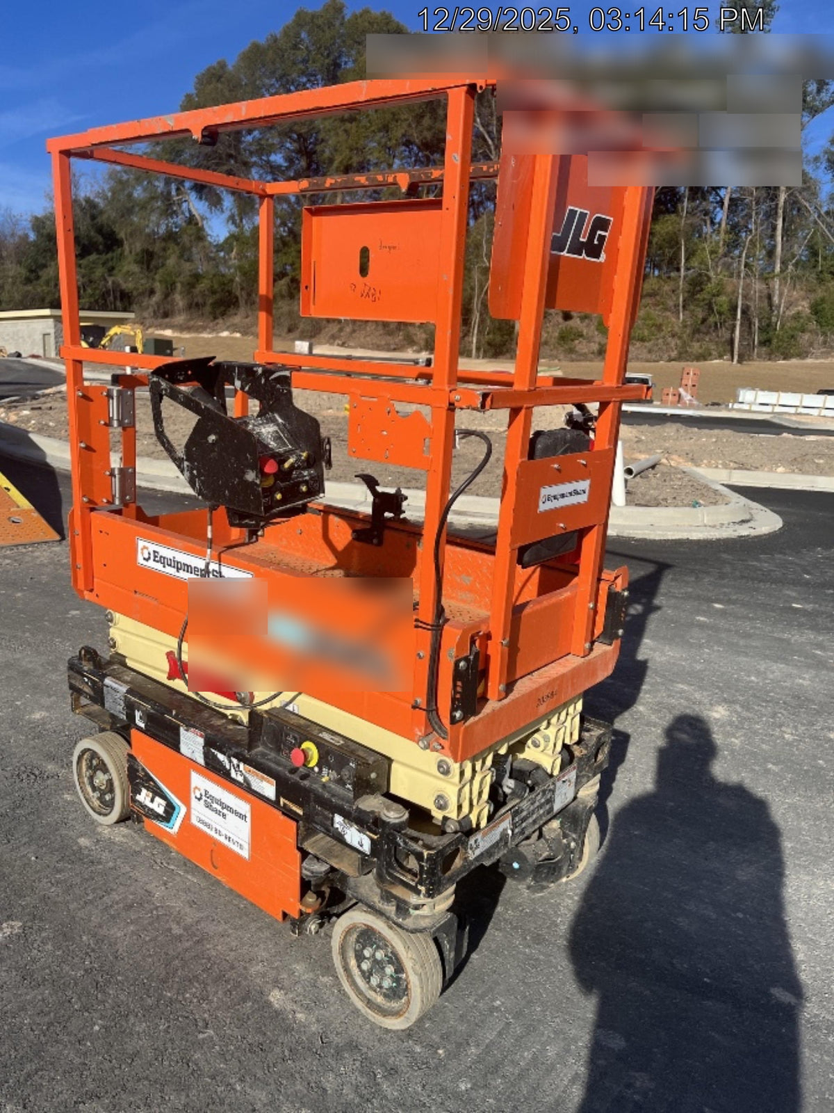 2022 JLG ES1330L