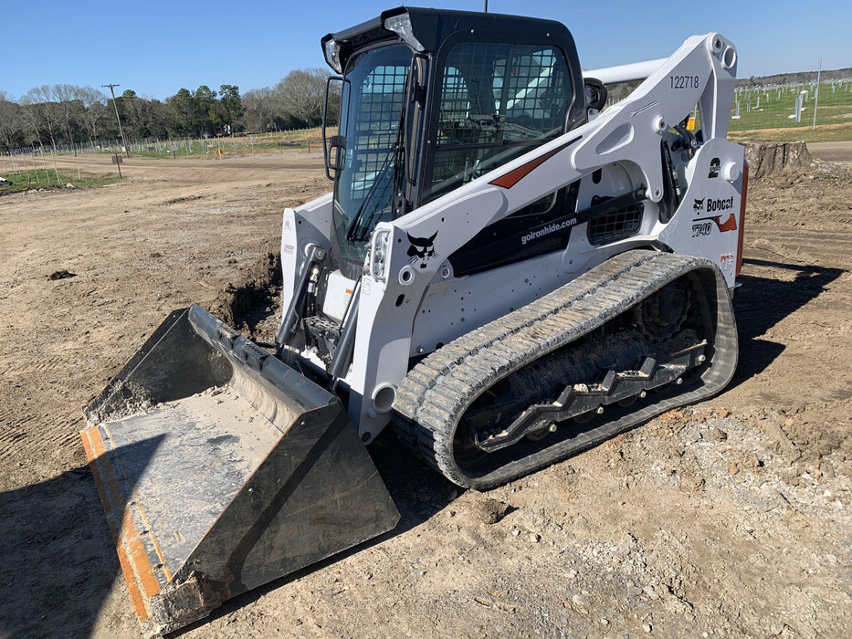 2020 Bobcat T740 74Hp T4, Cab/Heat/Air, Selectable Joystick Controls, Aux Hydraulics, Backup Alarm, P29 Performance Package, Rubber Tracks, Auto Ride Control, Reversing Fan, 7-Pin Attachment Control Kit