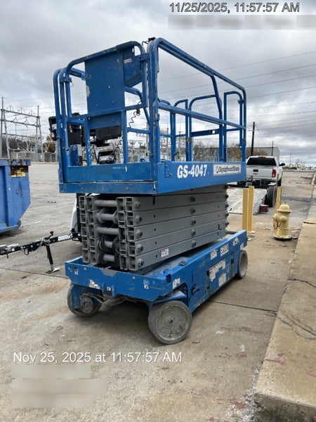2019 Genie GS-4047 Folding rails with half height swing gate