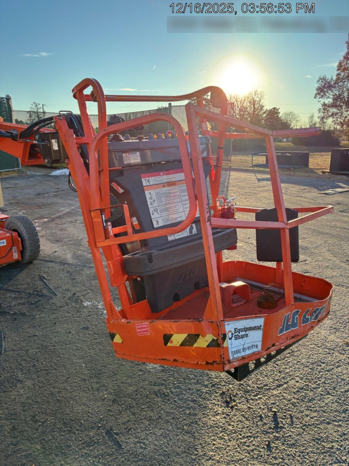 2022 JLG E300AJP