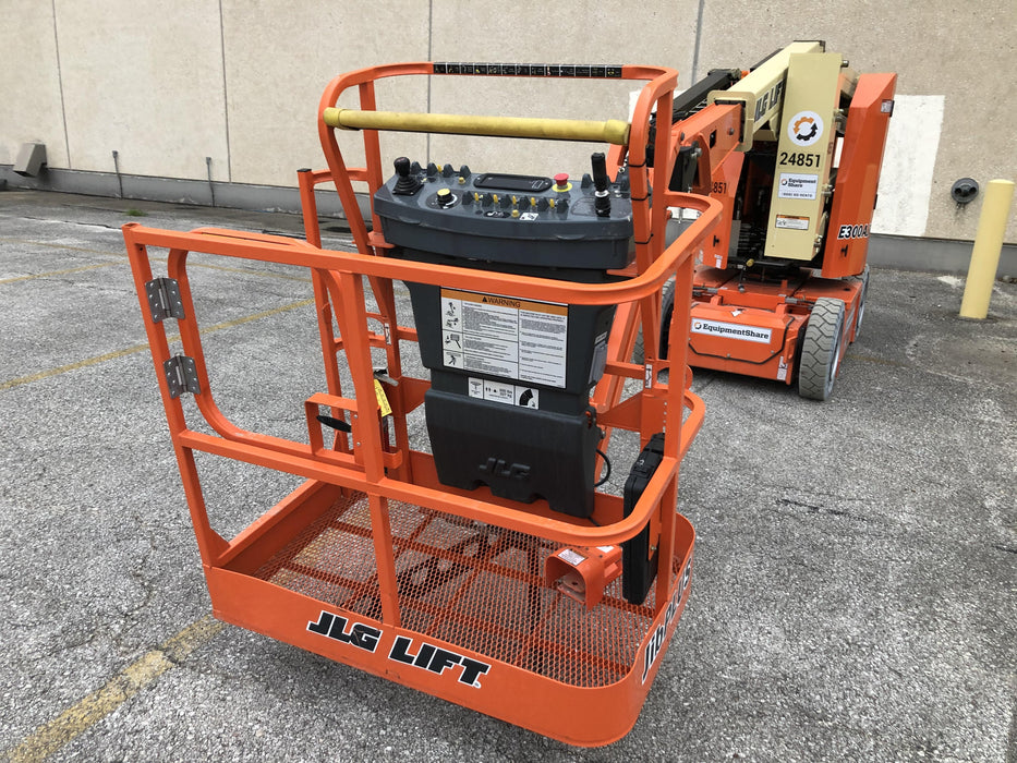 2019 JLG E300AJP