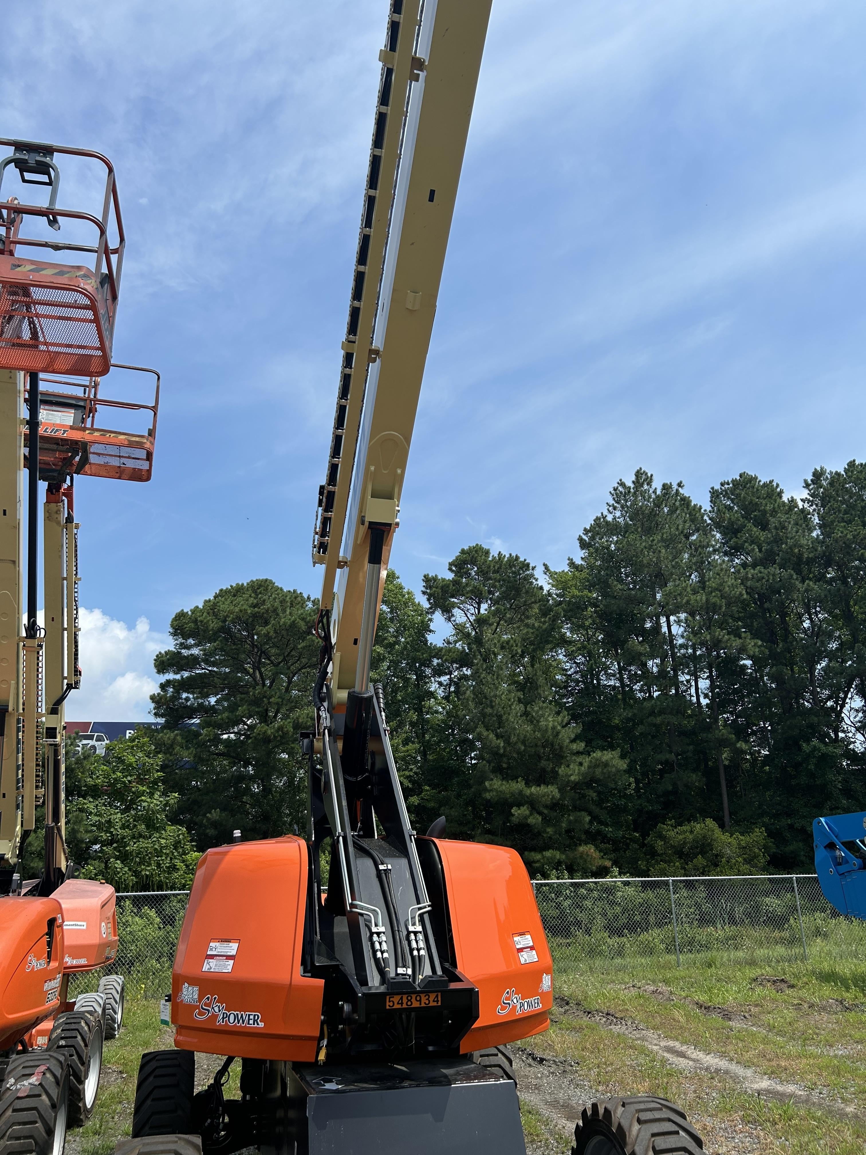 2025 JLG 660SJ