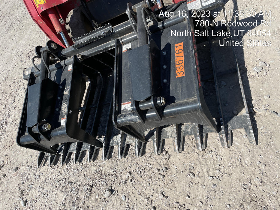 2022 TAKEUCHI 72" Skeleton Grapple Bucket - Takeuchi