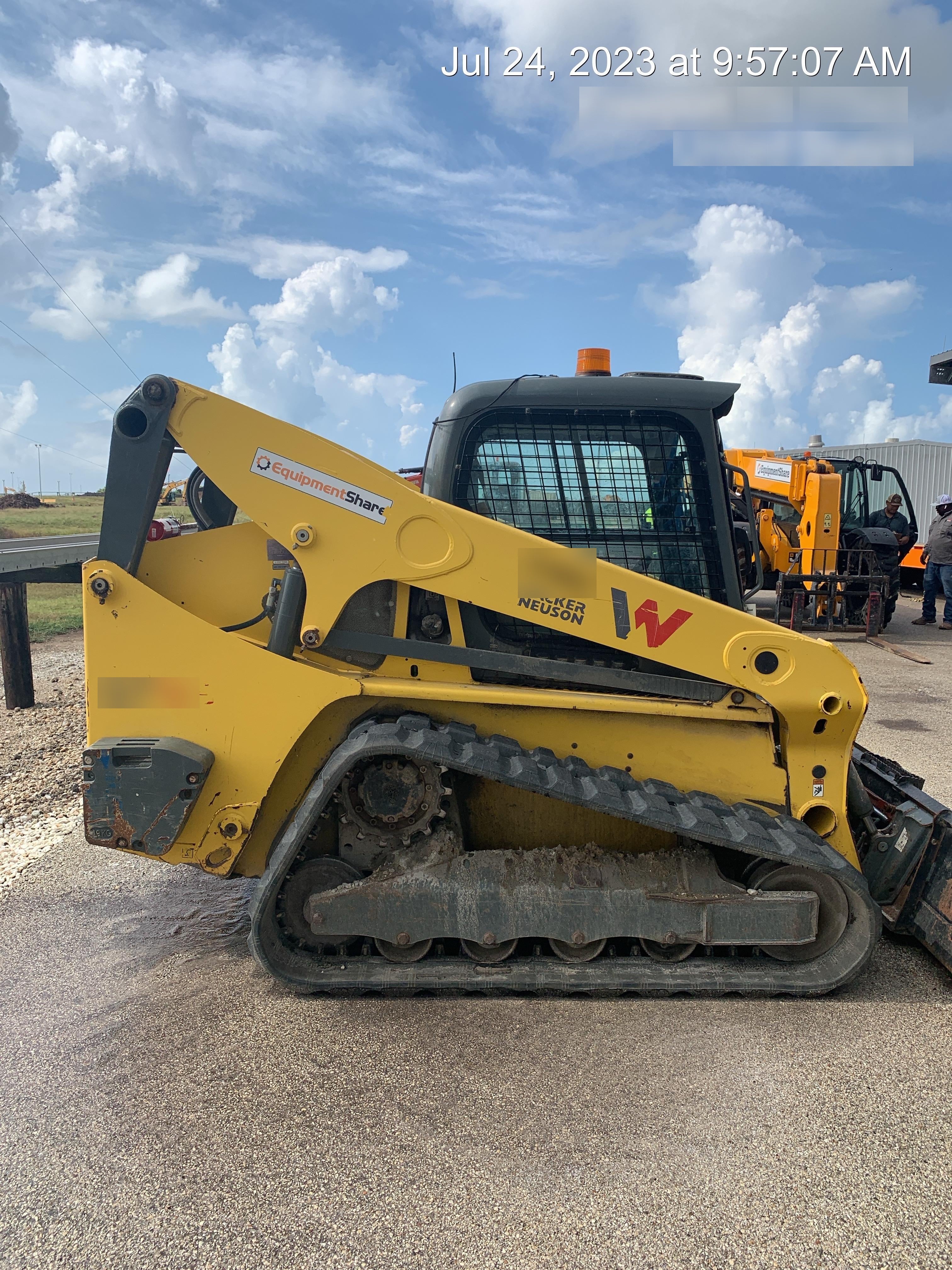 Wacker Neuson ST45 14-Pin Attachment Control T3 Bucket Leveling, Ride Control, CAB/Heat, A/C, Cyclonic Engine Pre-Cleaner, Block Heater (110v) T4F, Counter Weights, Dual Beam Work Lights,  Radio, Back-Up Camera, Zero-Drift Hydraulic Valve, Foot Throttle, 4 Way Flasher Kit, Scavenger Air Cleane, Synthetic Hydraulic Oil, High Flow LF	Hydraulic Coupler SSL/CTL