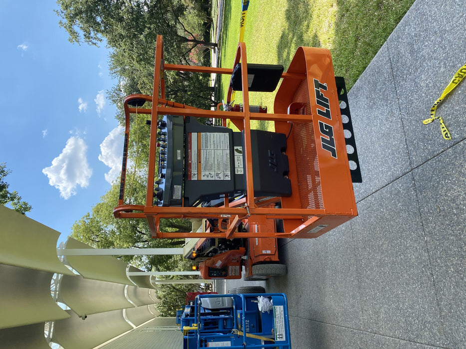 2019 JLG E400AJP