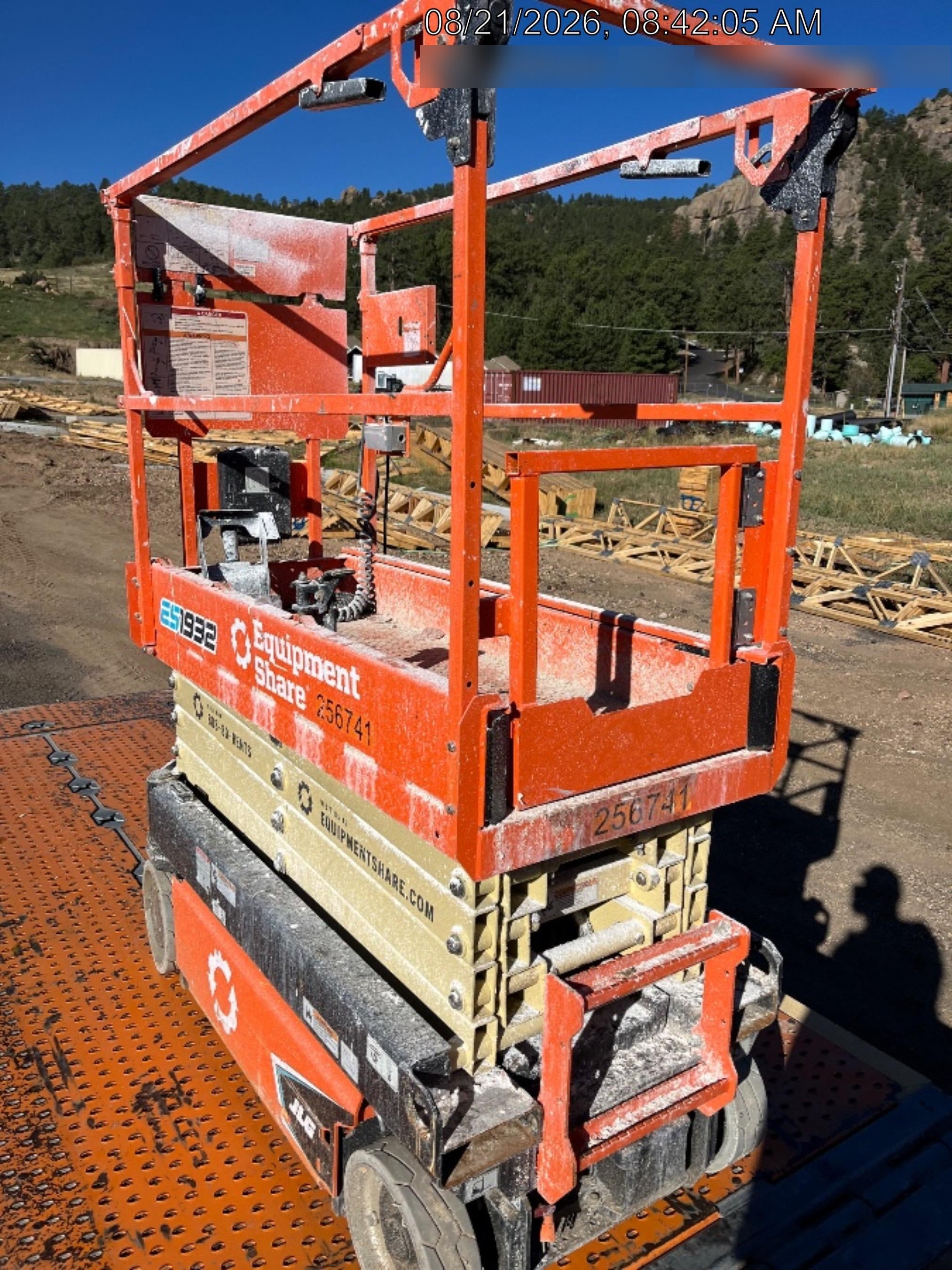 2022 JLG ES1932