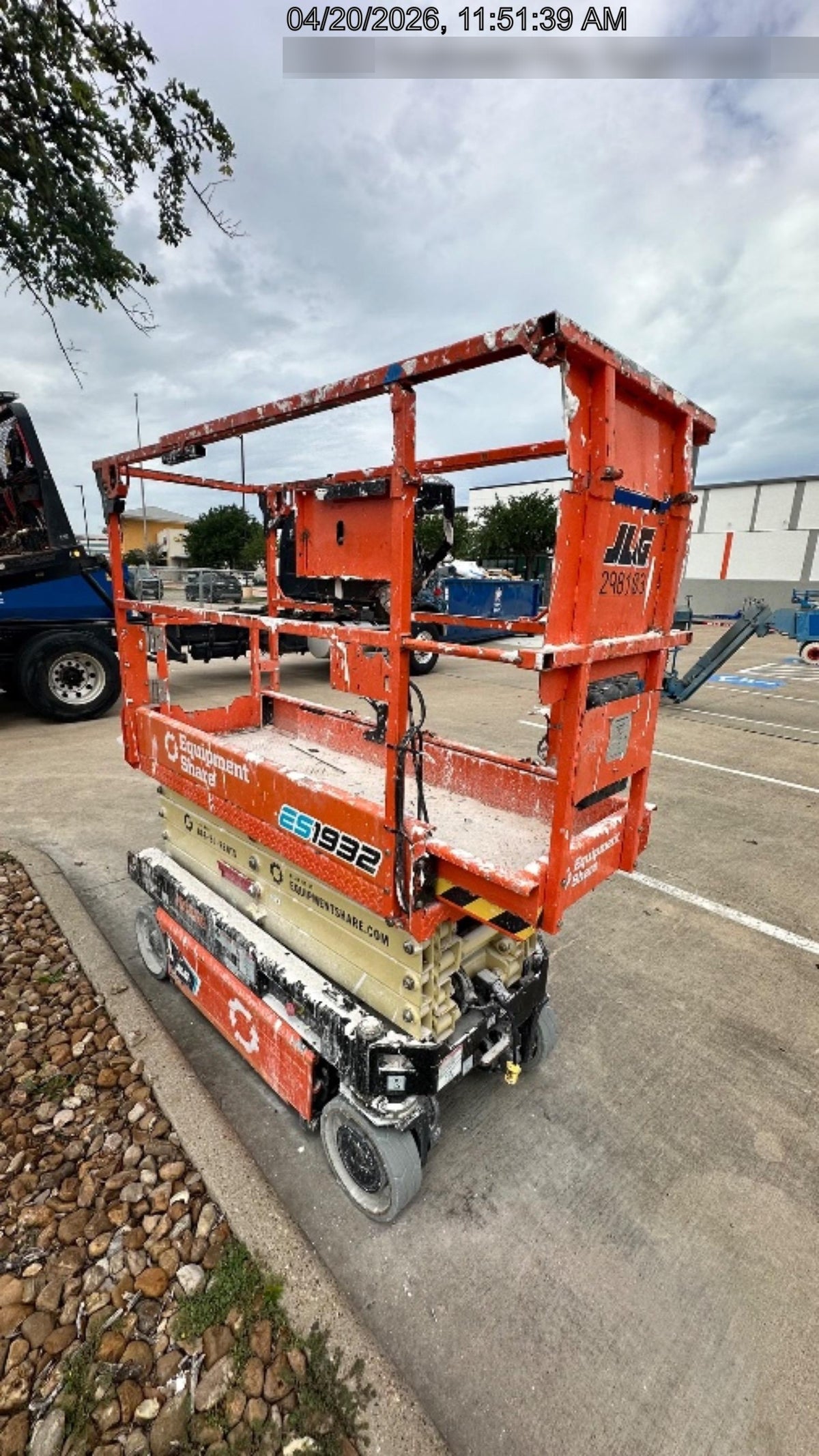 2023 JLG ES1932