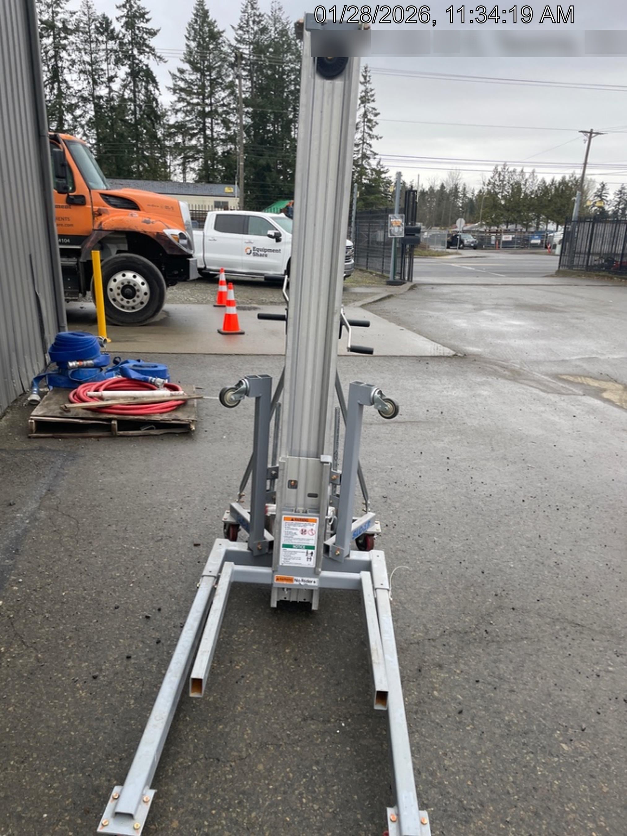 2024 GENIE SLC-18