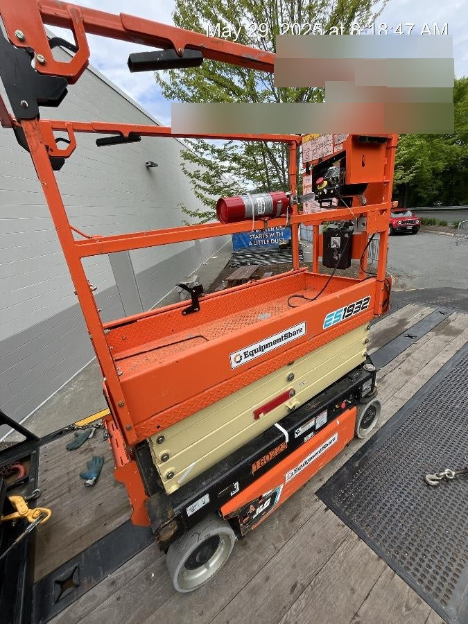 2021 JLG ES1932