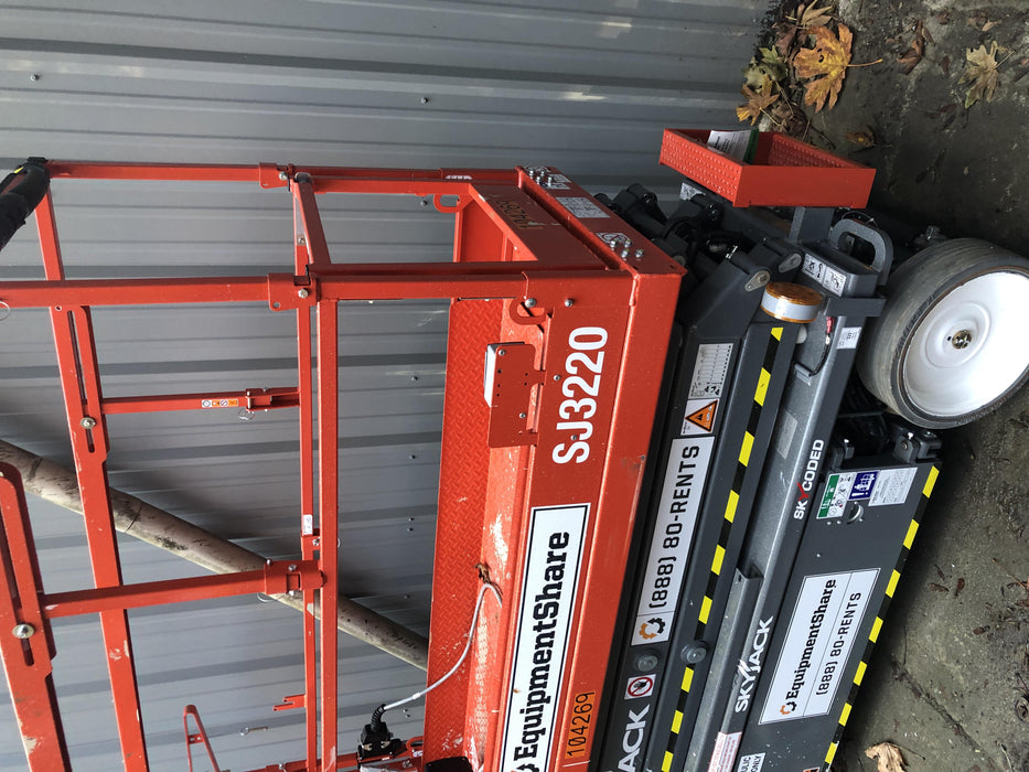 2020 Skyjack SJIII-3220 Solid NM Tires, Half height spring hinged entry gate, Dual Beacons, 6' Powered Extension Deck