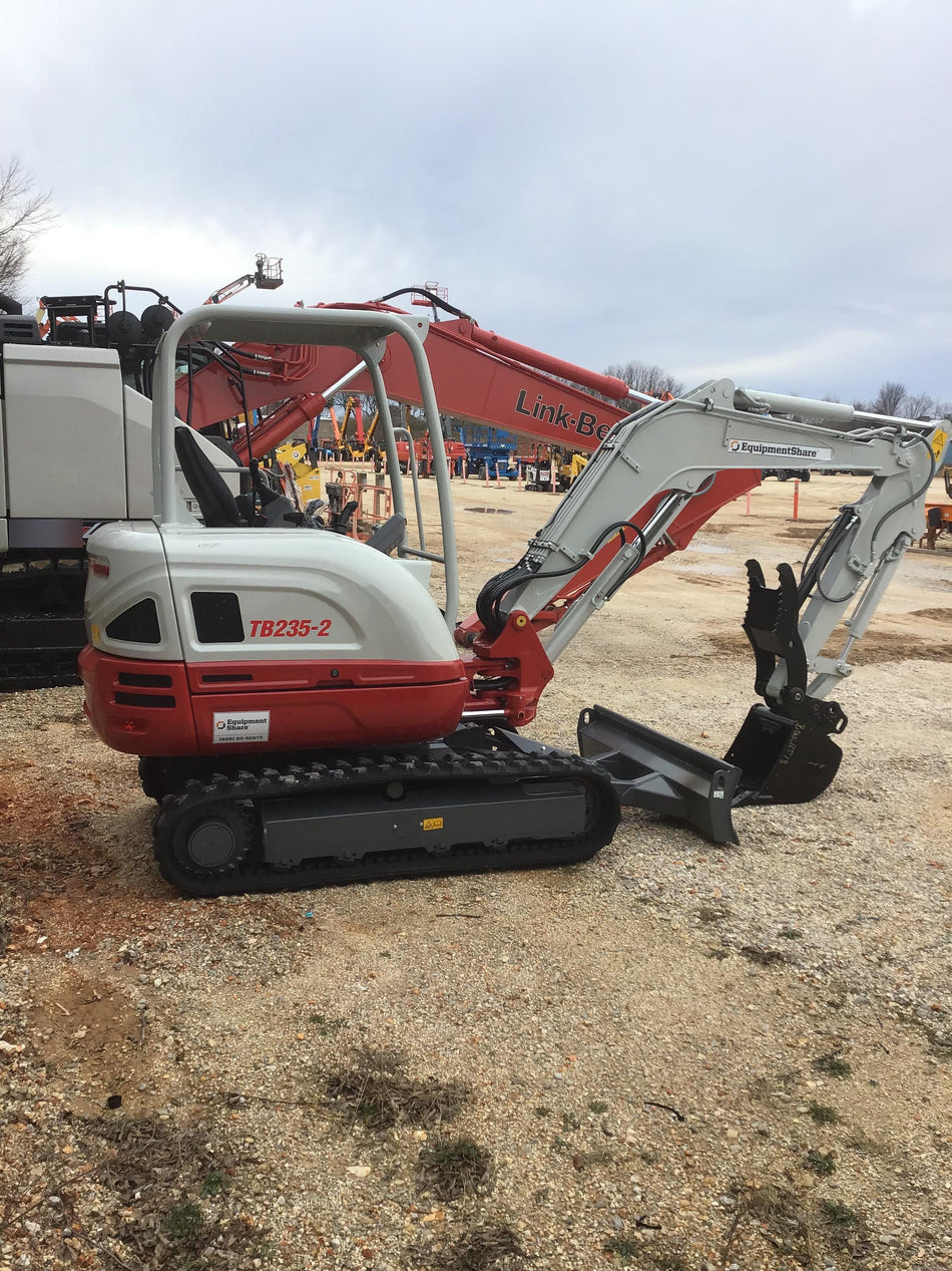 2021 TAKEUCHI TB235-2R