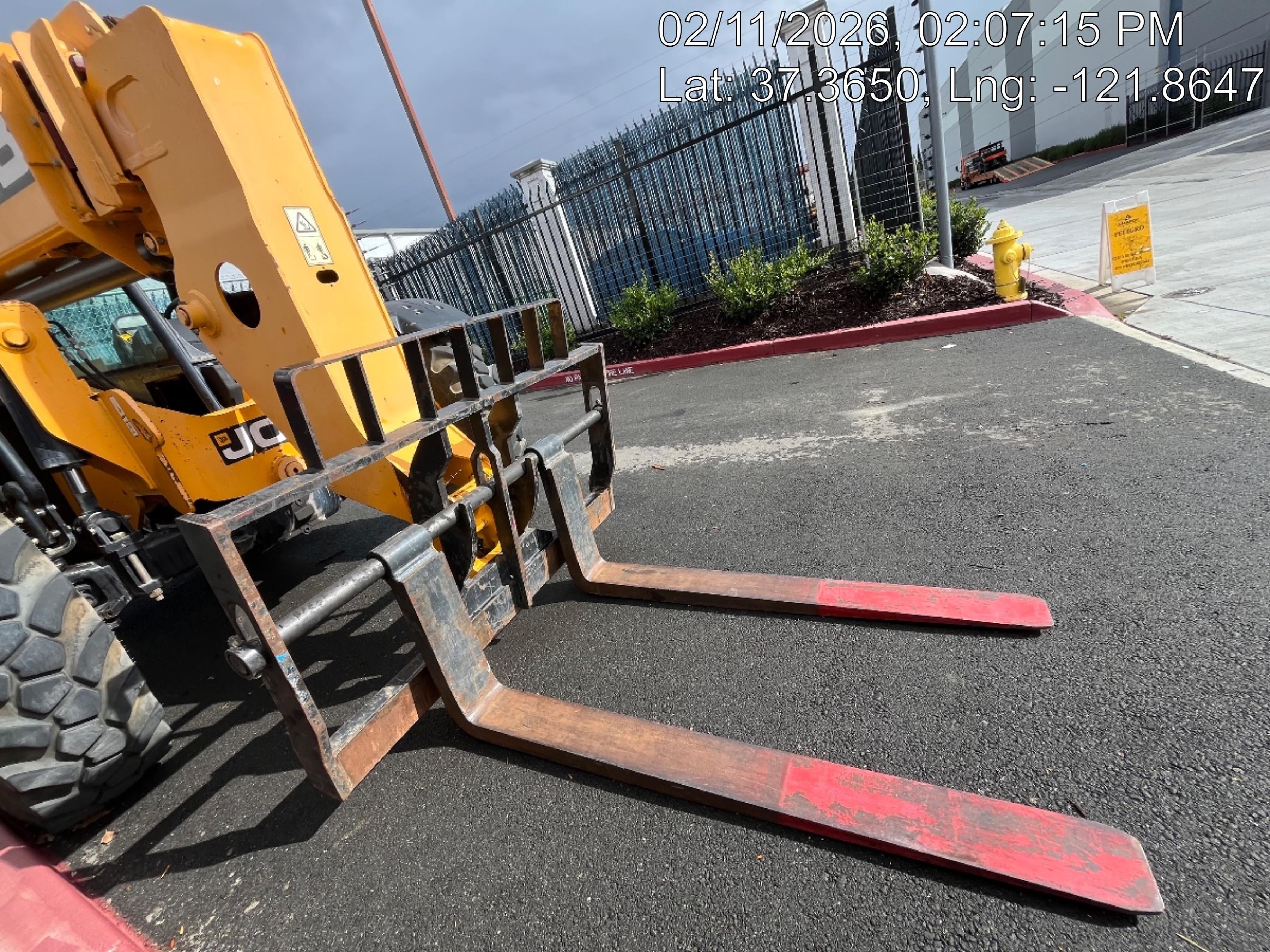 2019 JCB 506-36 Canopy, 74 HP, Foam Filled Tires, STD Worklight, Beacon, Aux Hydraulics, Lifting Eye, Back up Alarm 48" Carriage/48" Forks