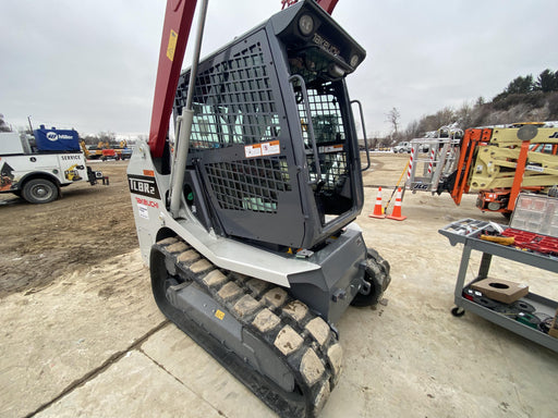 2022 Takeuchi TL8R2-CR 74hp Kubota Diesel, Cab/Heat/Air, Rubber Tracks, Hydraulic QC