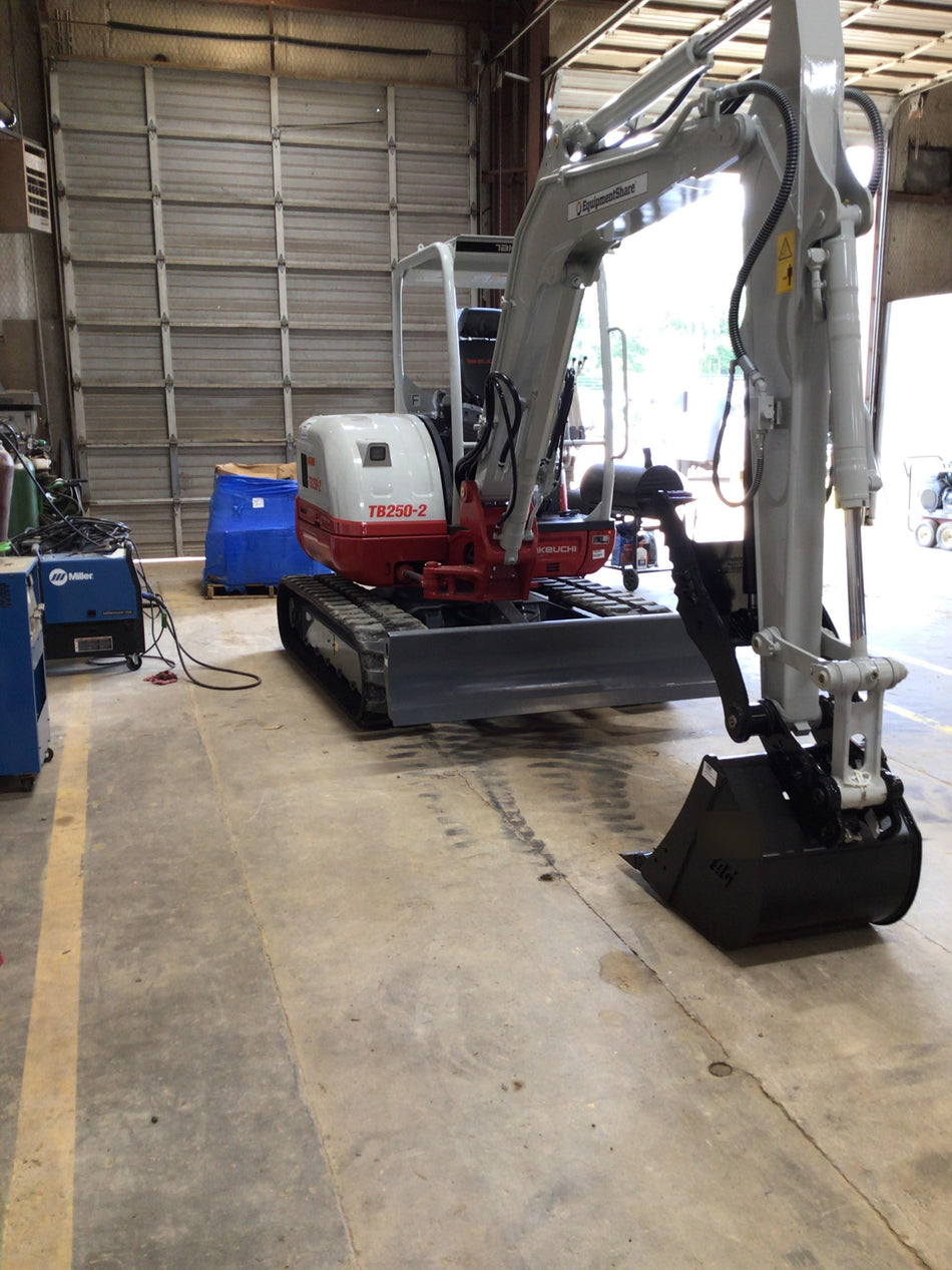 2021 TAKEUCHI TB250-2