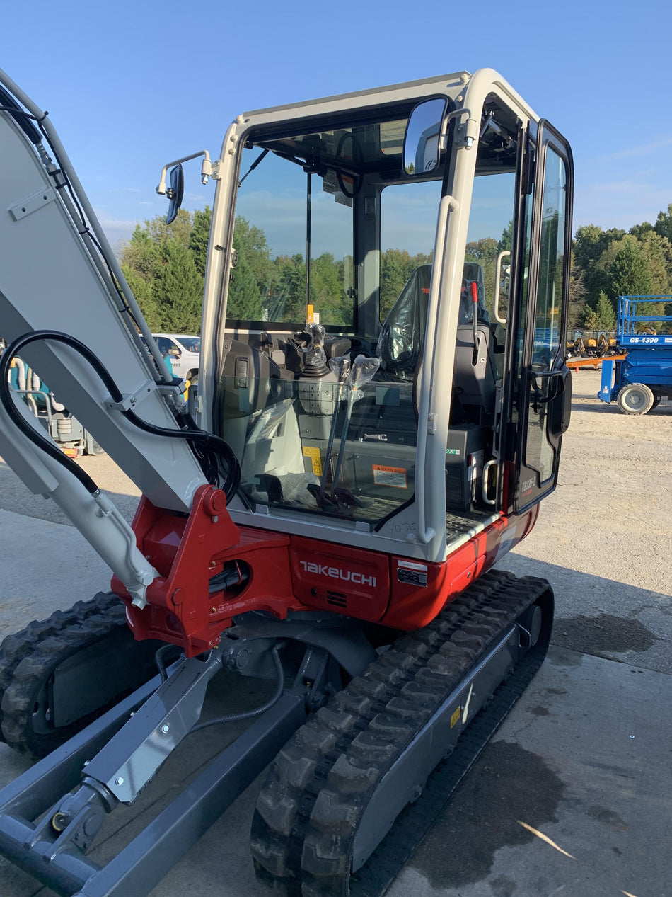2022 TAKEUCHI TB235-2CR