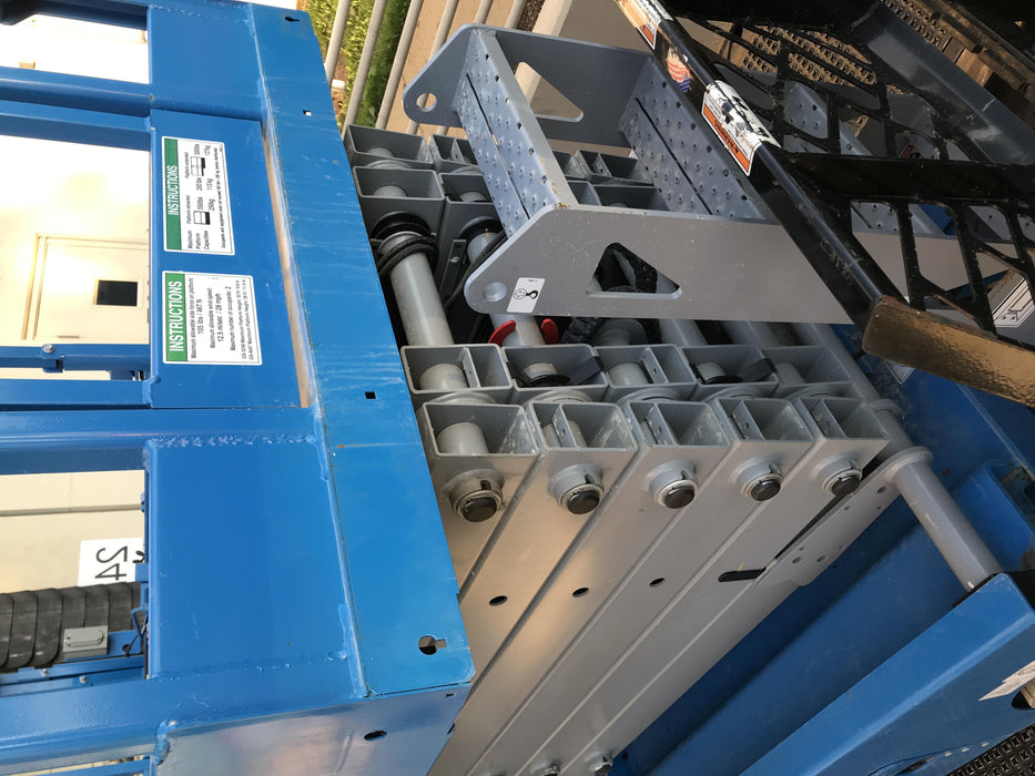 2019 Genie GS-4047 Folding rails with half height swing gate