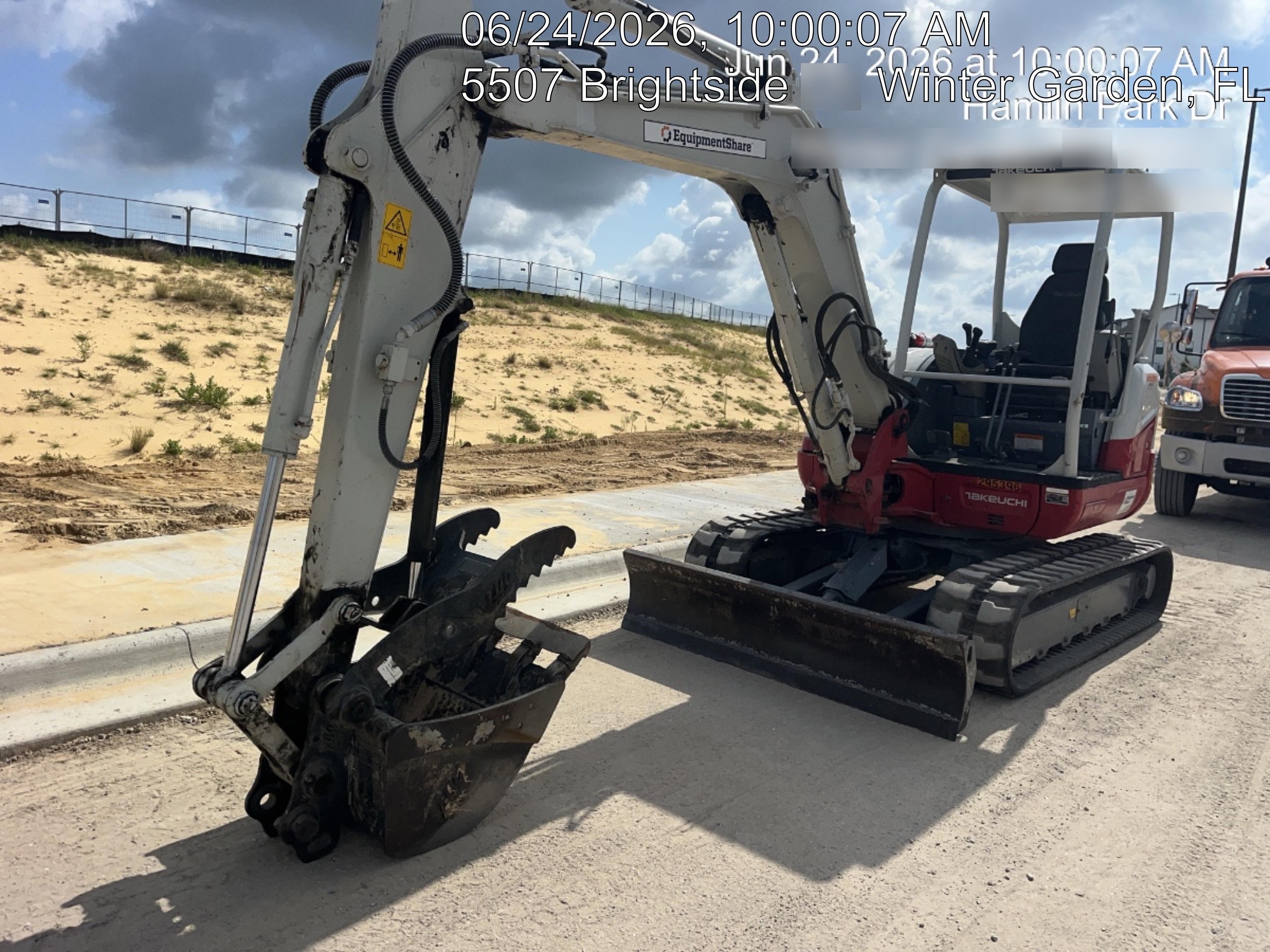 2023 TAKEUCHI TB250-2R