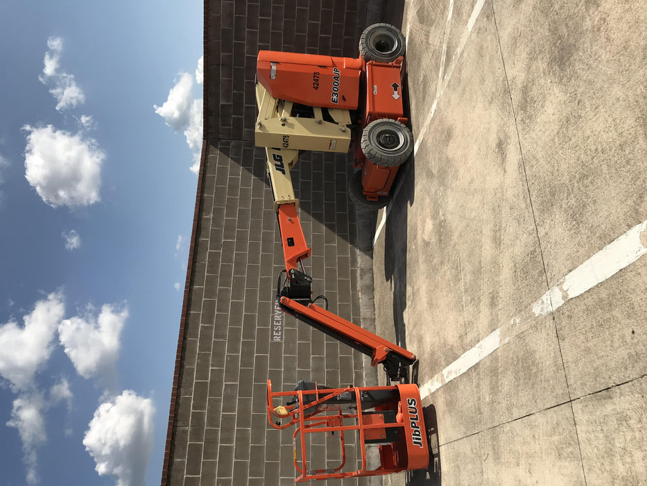 2019 JLG E300AJP