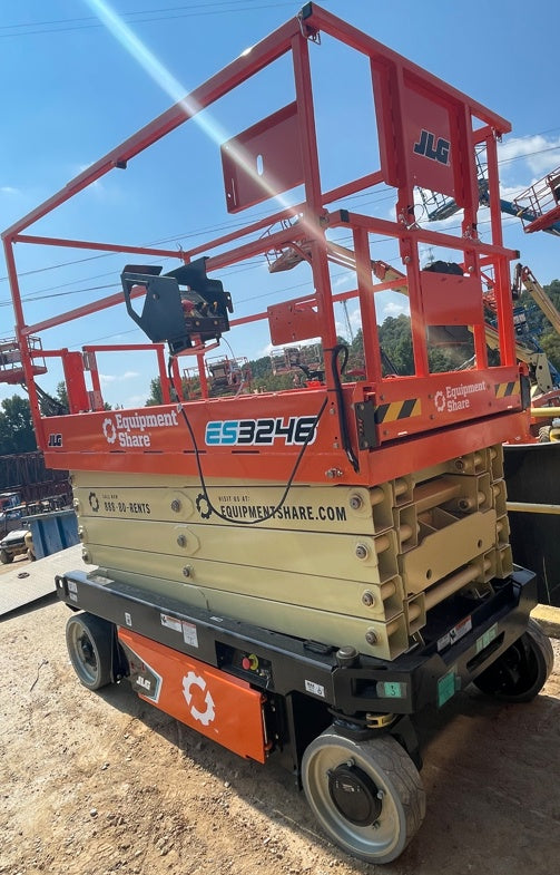 2022 JLG ES3246
