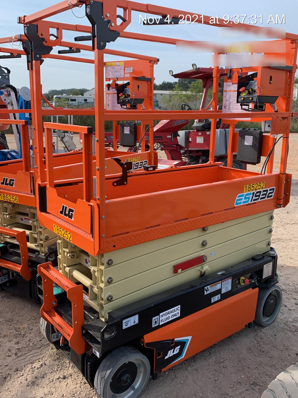 2021 JLG ES1932