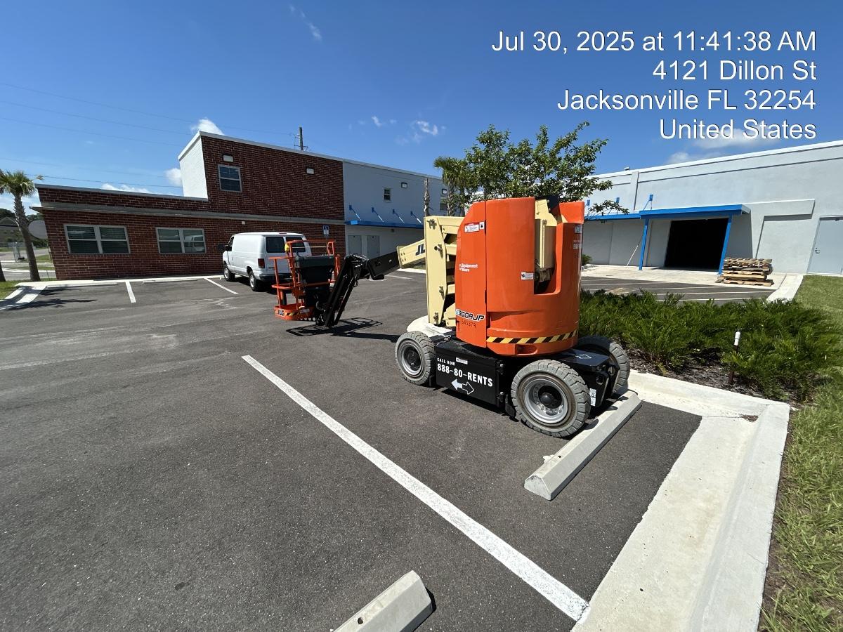 2025 JLG E300AJP