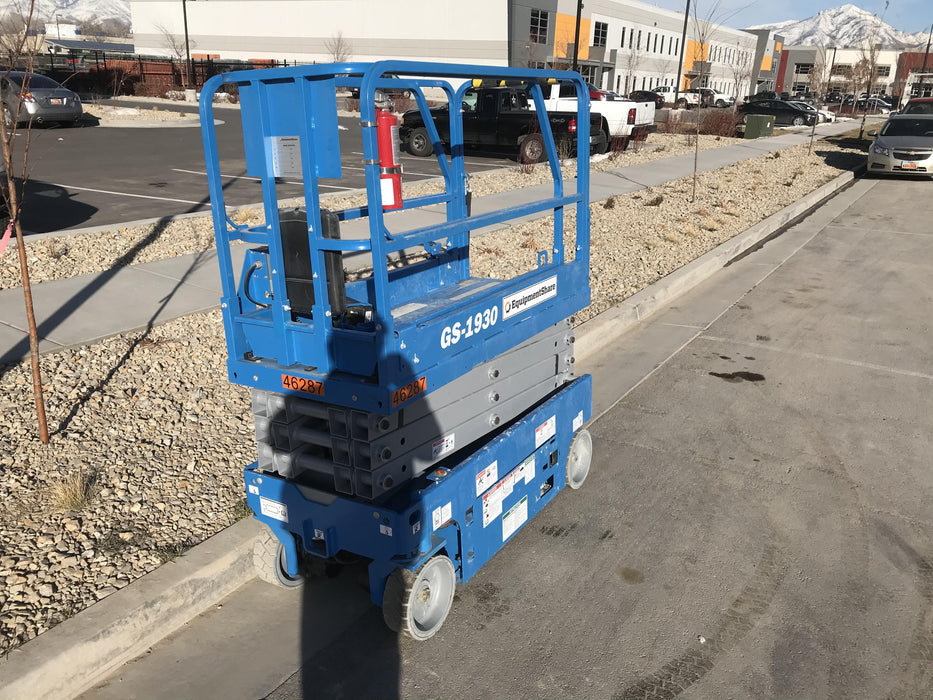 2019 Genie GS-1930 Fixed rails with chain Entry