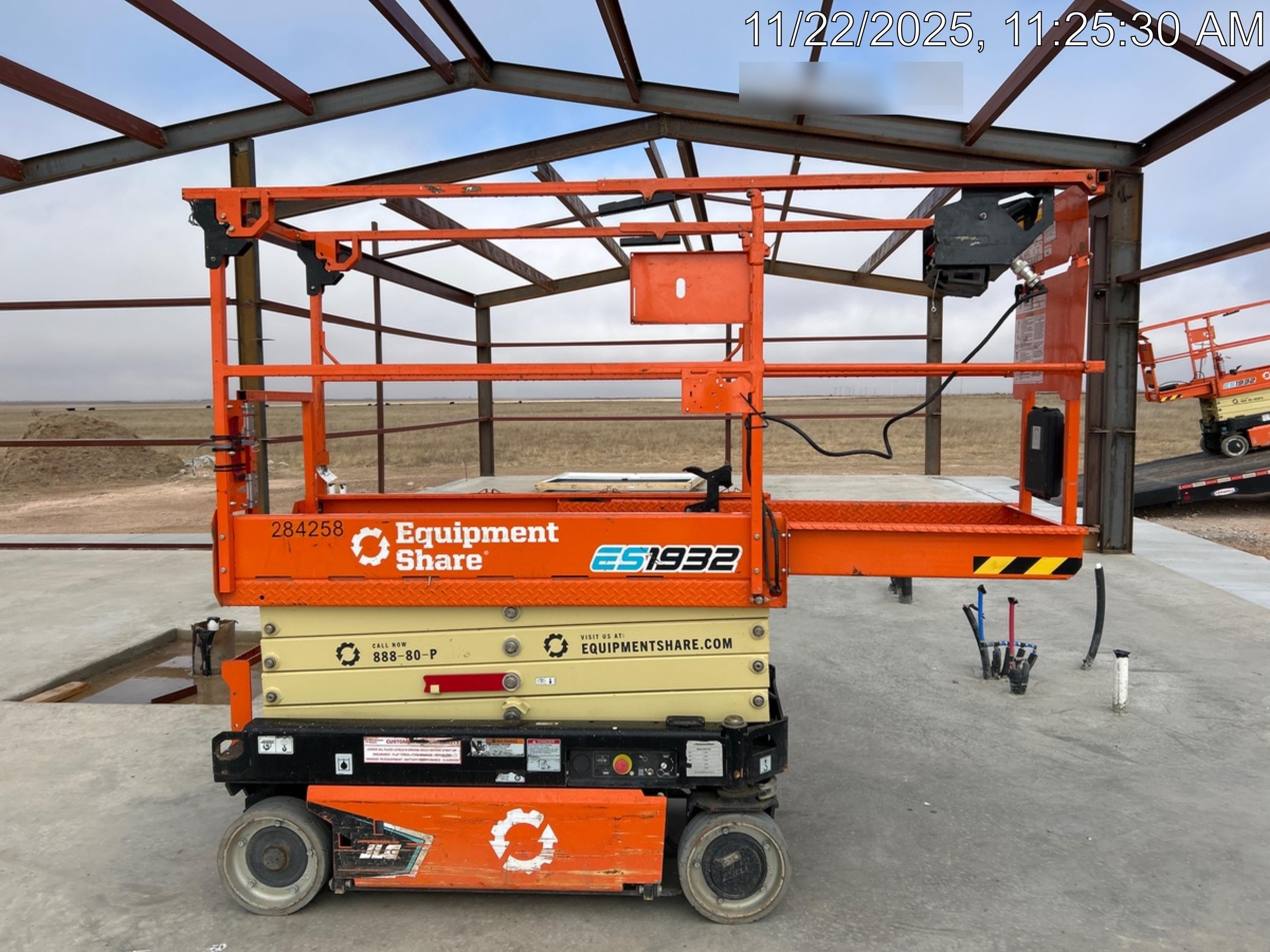 2022 JLG ES1932