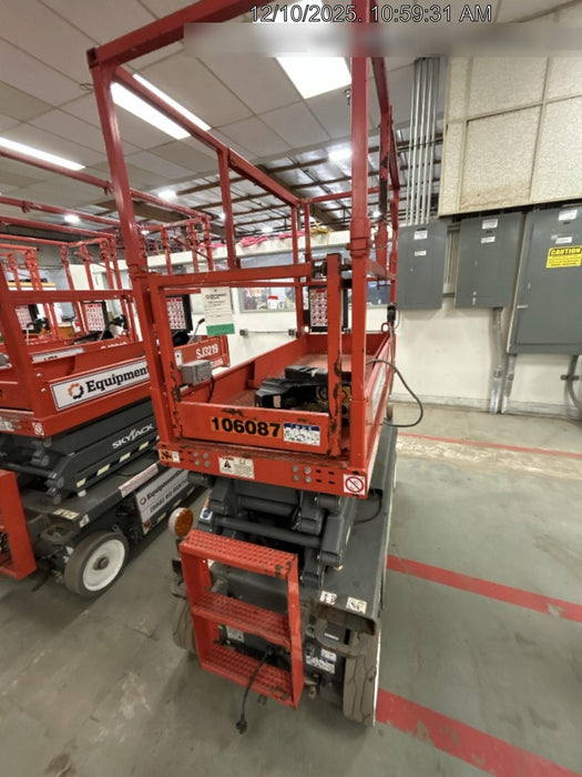 2020 Skyjack SJIII-3219 Solid NM Tires, Half height spring hinged entry gate, Dual Beacons, 800W Inverter