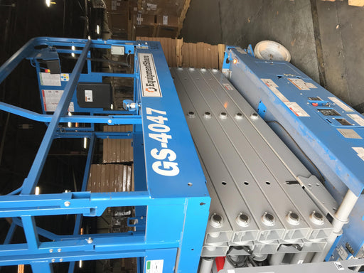 2019 Genie GS-4047 Folding rails with half height swing gate
