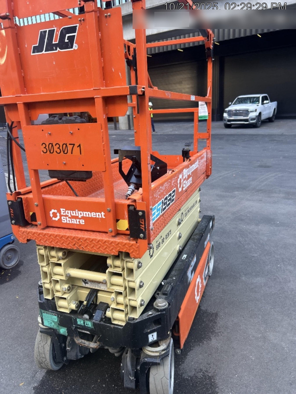 2023 JLG ES1932
