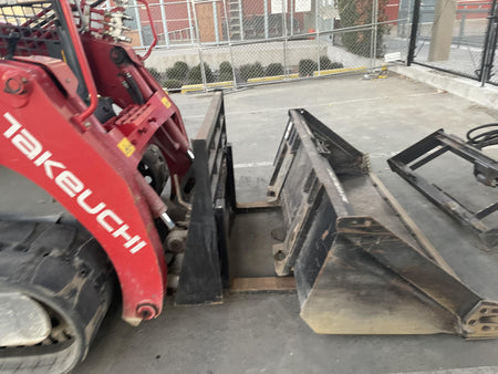 2020 ARROW MATERIAL HANDLING 60" Pallet Forks - Arrow