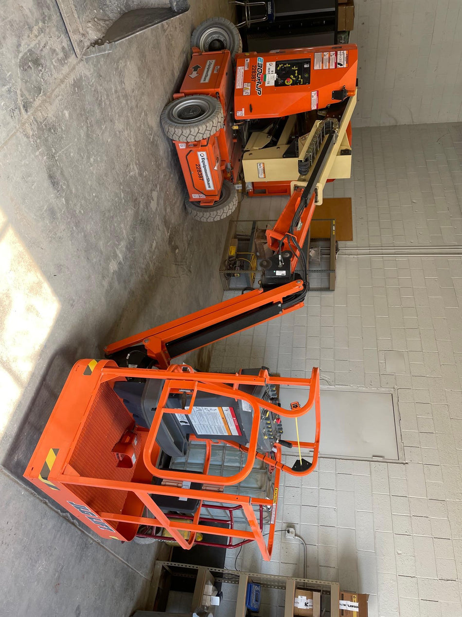 2022 JLG E300AJP