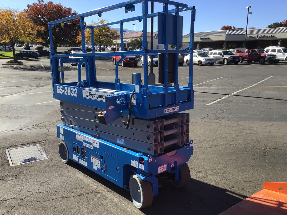 2020 Genie GS-2632 Solid NM Tires, Folding Rails with Half-Height Swing Gate, Beacon, 800W Invertor