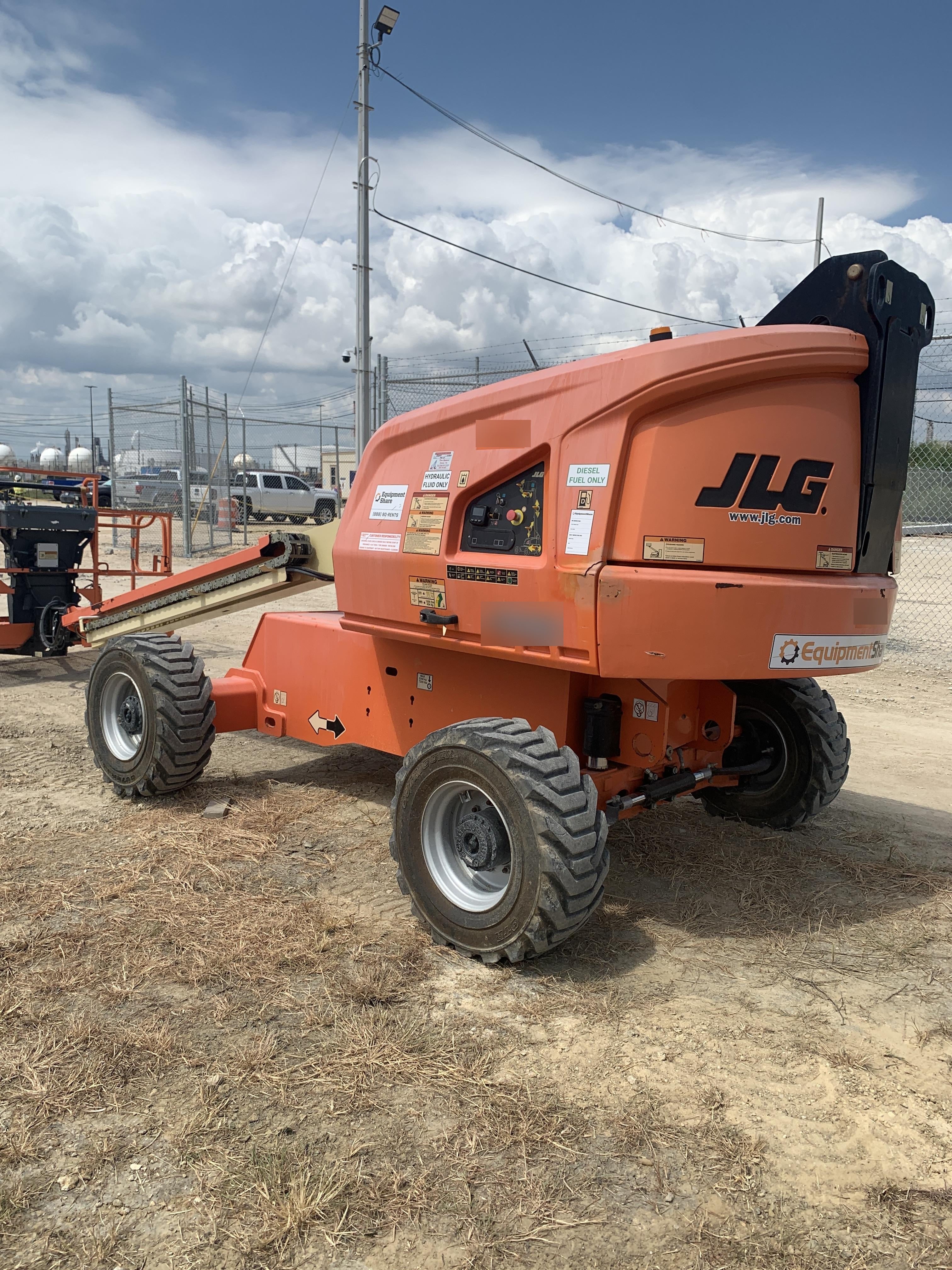2019 JLG 400S