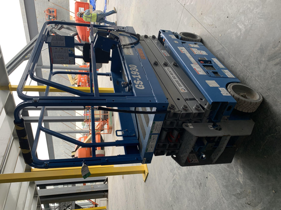 2020 Genie GS-1930 Fixed rails with chain entry gate - Pre A92.20