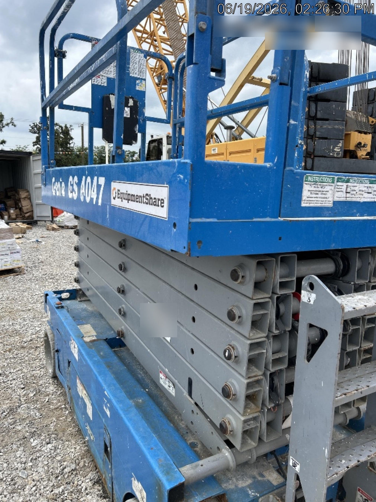 2019 Genie GS-4047 Folding rails with half height swing gate