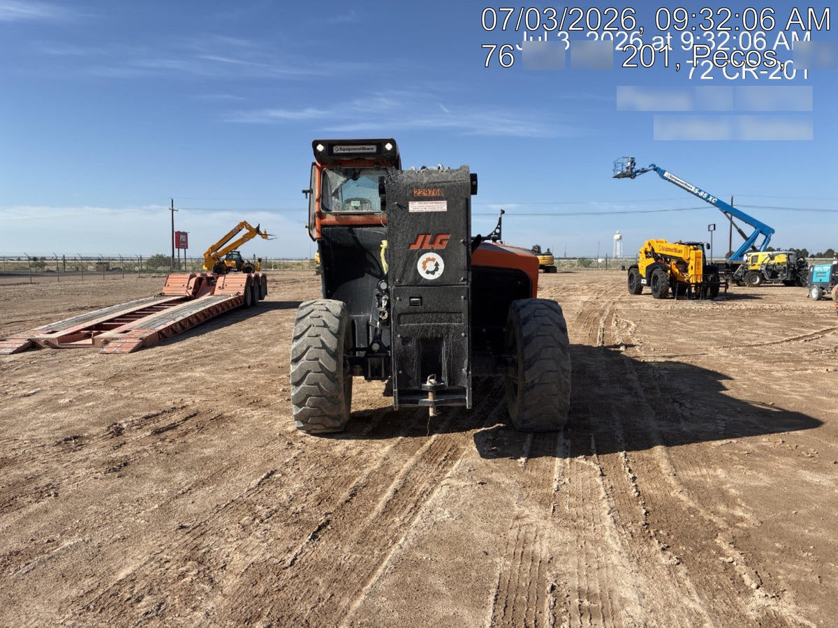 2022 JLG 1075