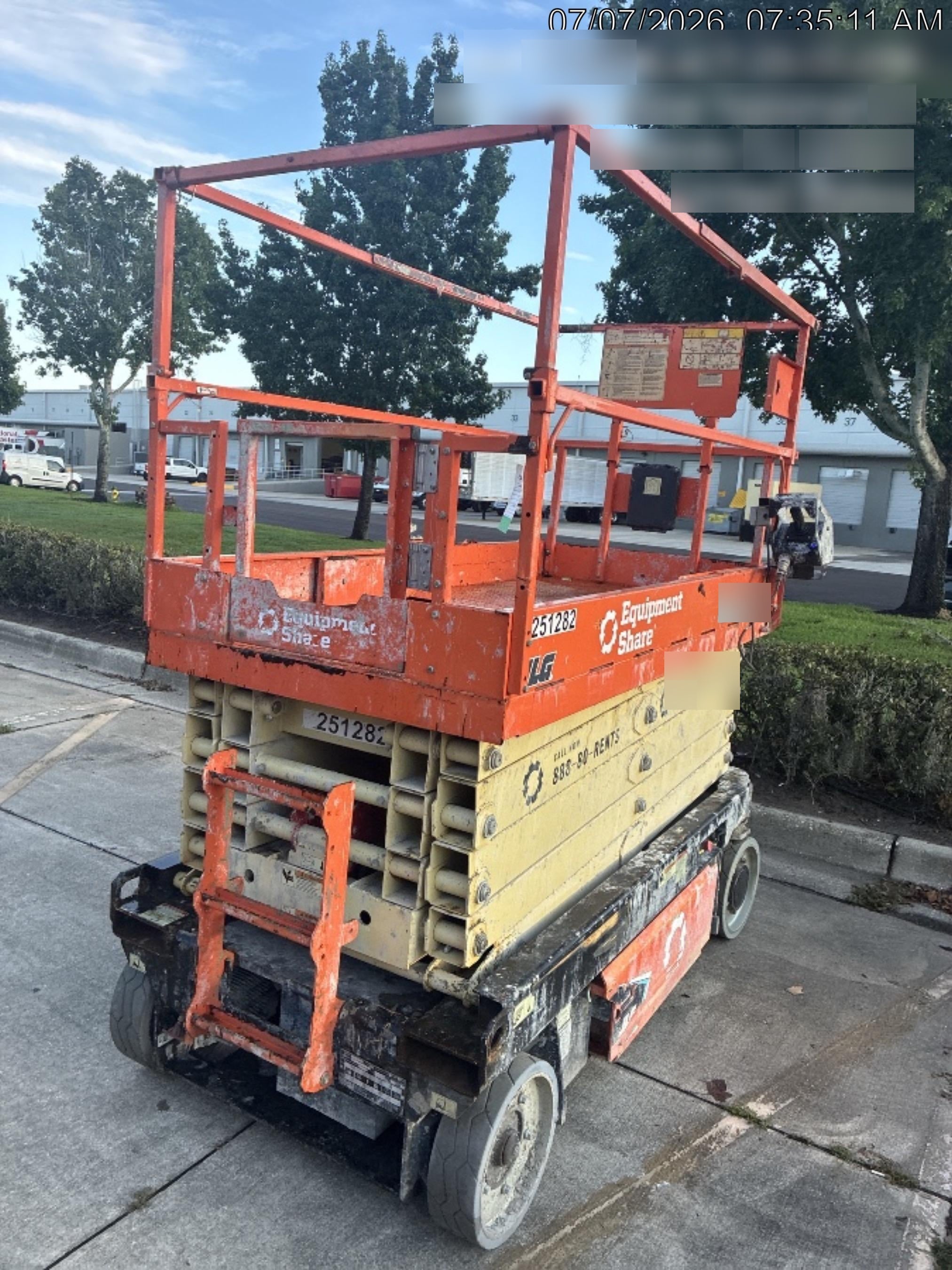 2022 JLG ES3246