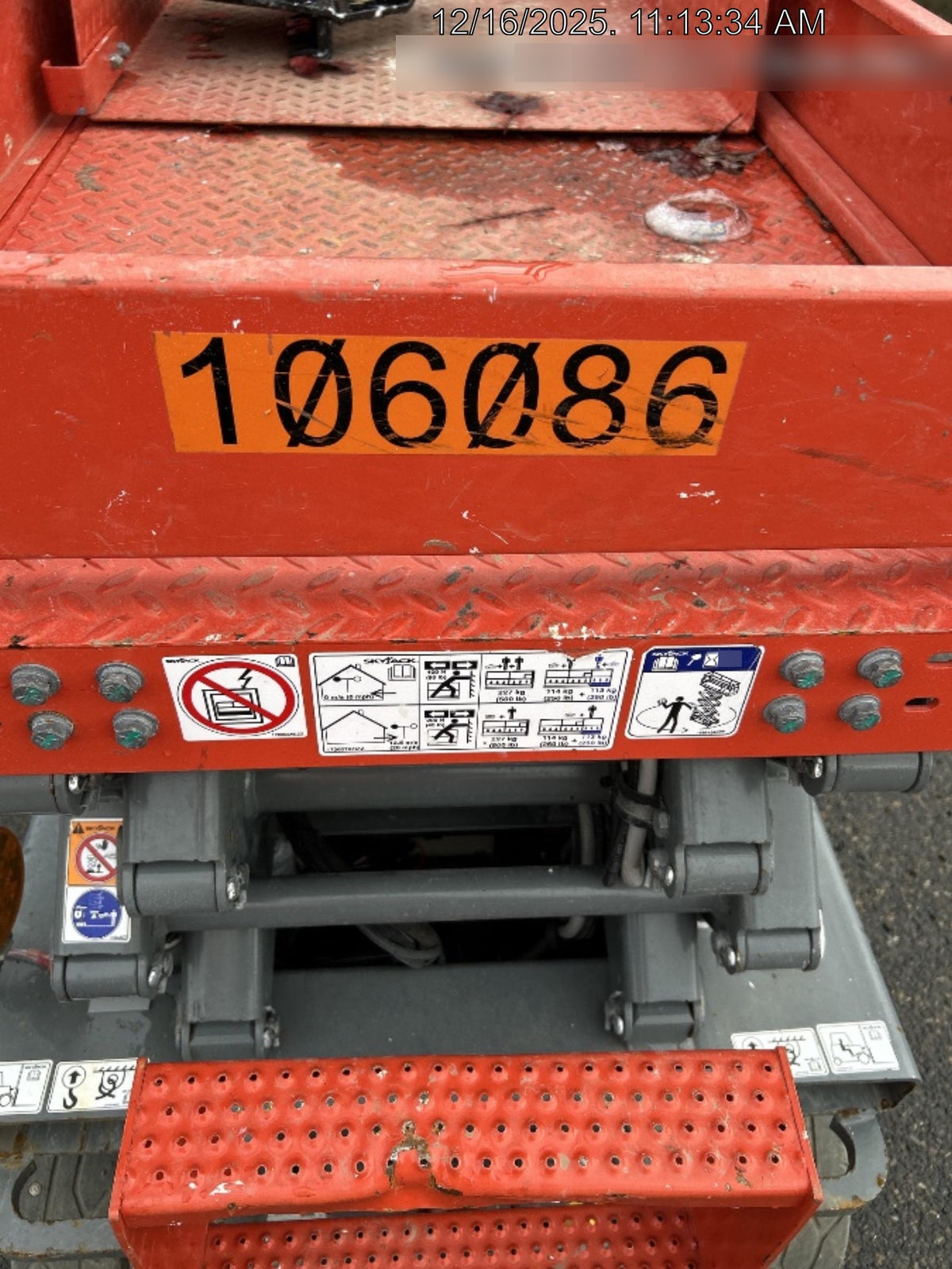 2020 Skyjack SJIII-3219 Solid NM Tires, Half height spring hinged entry gate, Dual Beacons, 800W Inverter