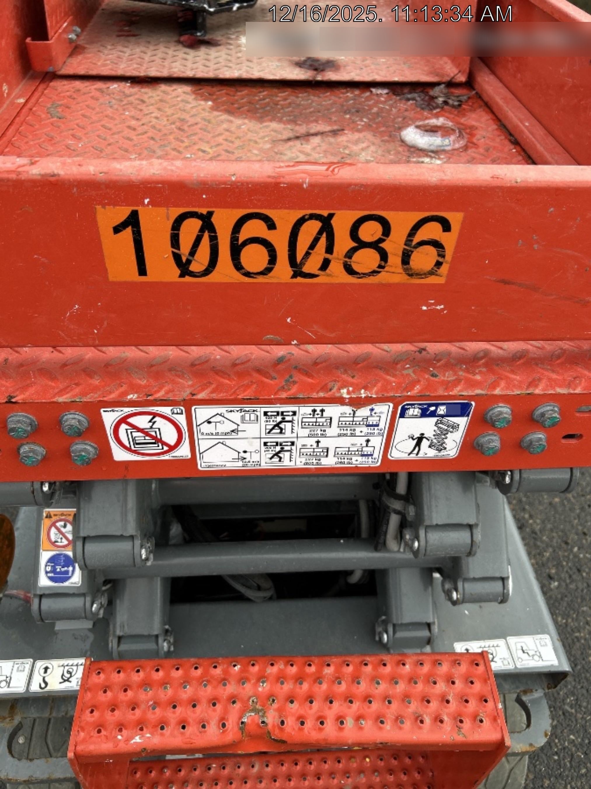 2020 Skyjack SJIII-3219 Solid NM Tires, Half height spring hinged entry gate, Dual Beacons, 800W Inverter