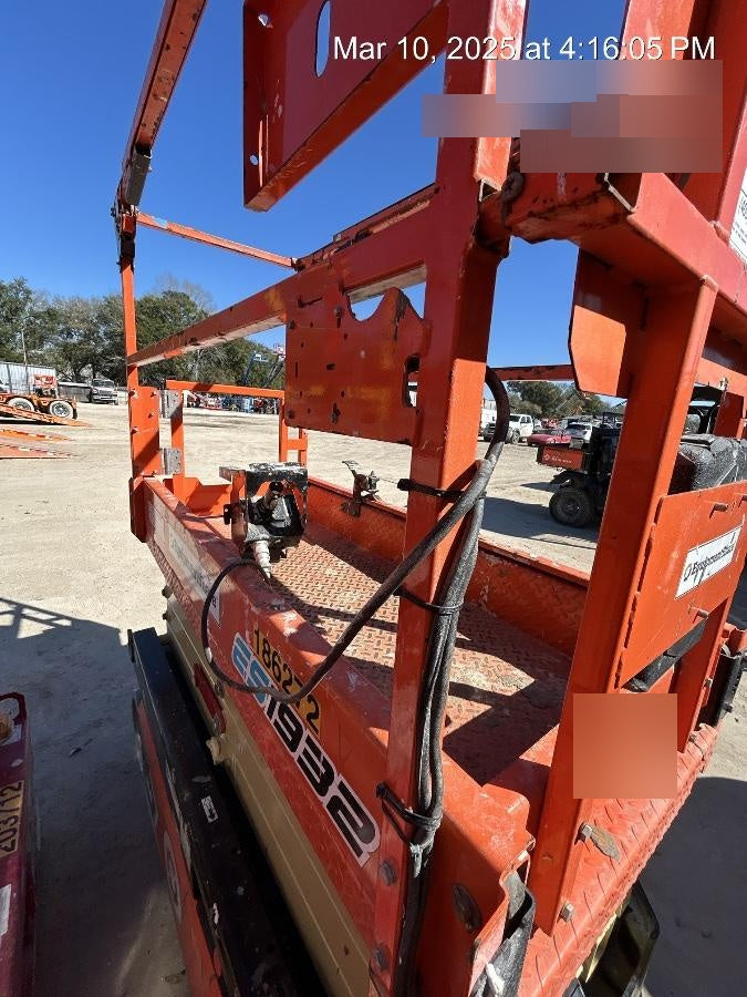 2021 JLG ES1932