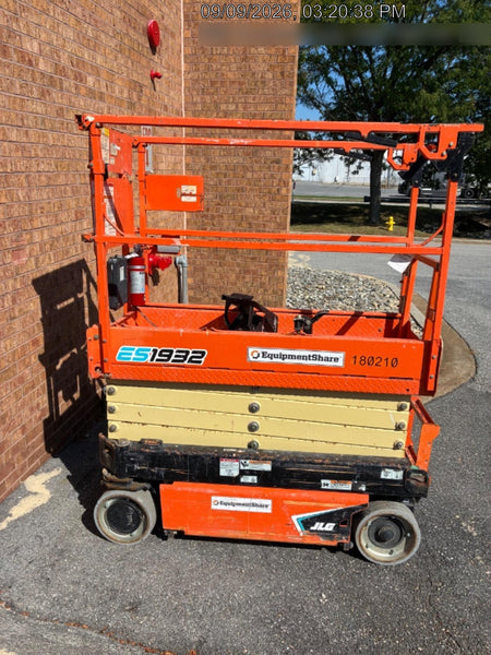 2021 JLG ES1932
